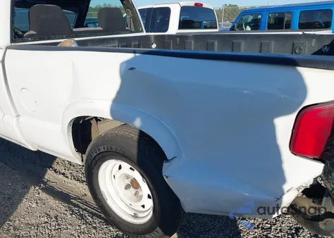 2002 Chevrolet S-10 z USA, uszkodzony, nr VIN 1GCCS145828207663